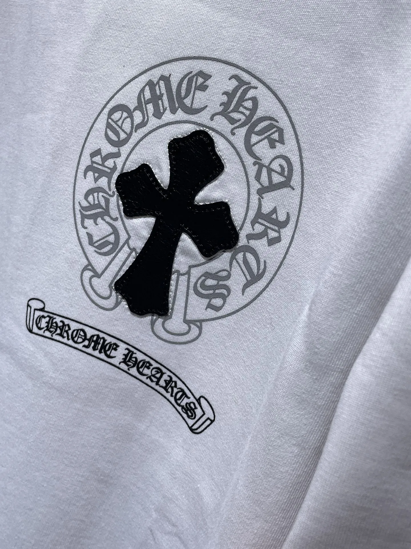 P160 New Chrome Hearts 25ss for summer. High-weight, environmentally friendly and high-quality top-quality fabric. 260g~270g. Chrome colored cross and leather Sanskrit horseshoe short sleeves. Counter synchronization. 1:1 replica version. Recommended colors: white, black.